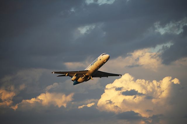 Fokker 100 (VH-FNY)