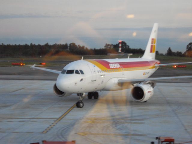 Airbus A319 (EC-KFT) - Foto tomada 11/12/2012