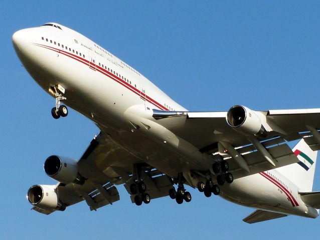 Boeing 747-400 (A6-HRM)