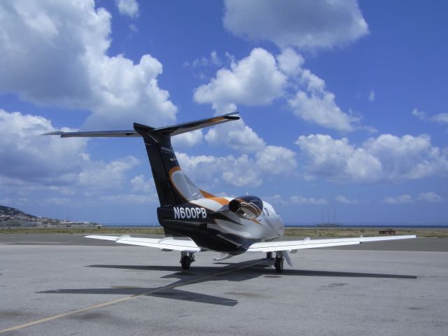 Embraer Phenom 100 (N600PB) - Saint Marteen