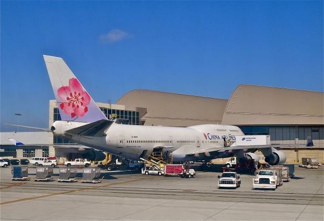 Boeing 747-400 (B-18207) - Sept 2014