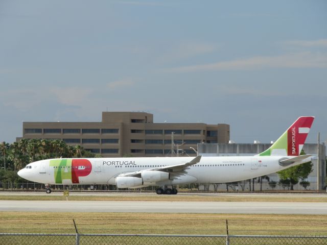 Airbus A340-300 (CS-TOB)