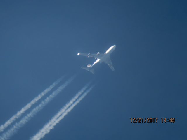 Boeing 747-400 (N499MC)