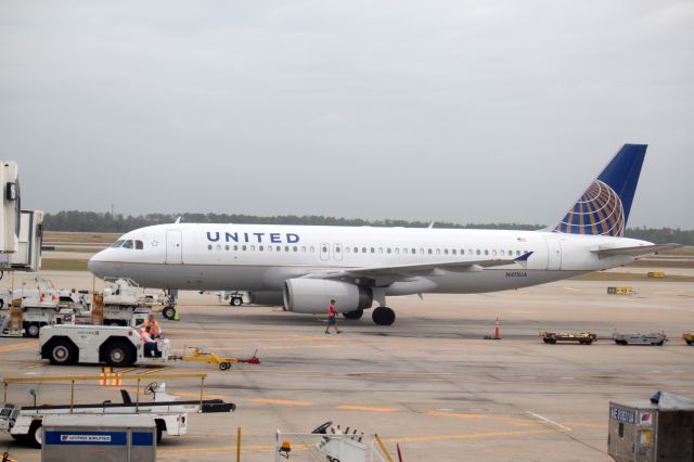 Airbus A320 (N411UA) - Pushing back...