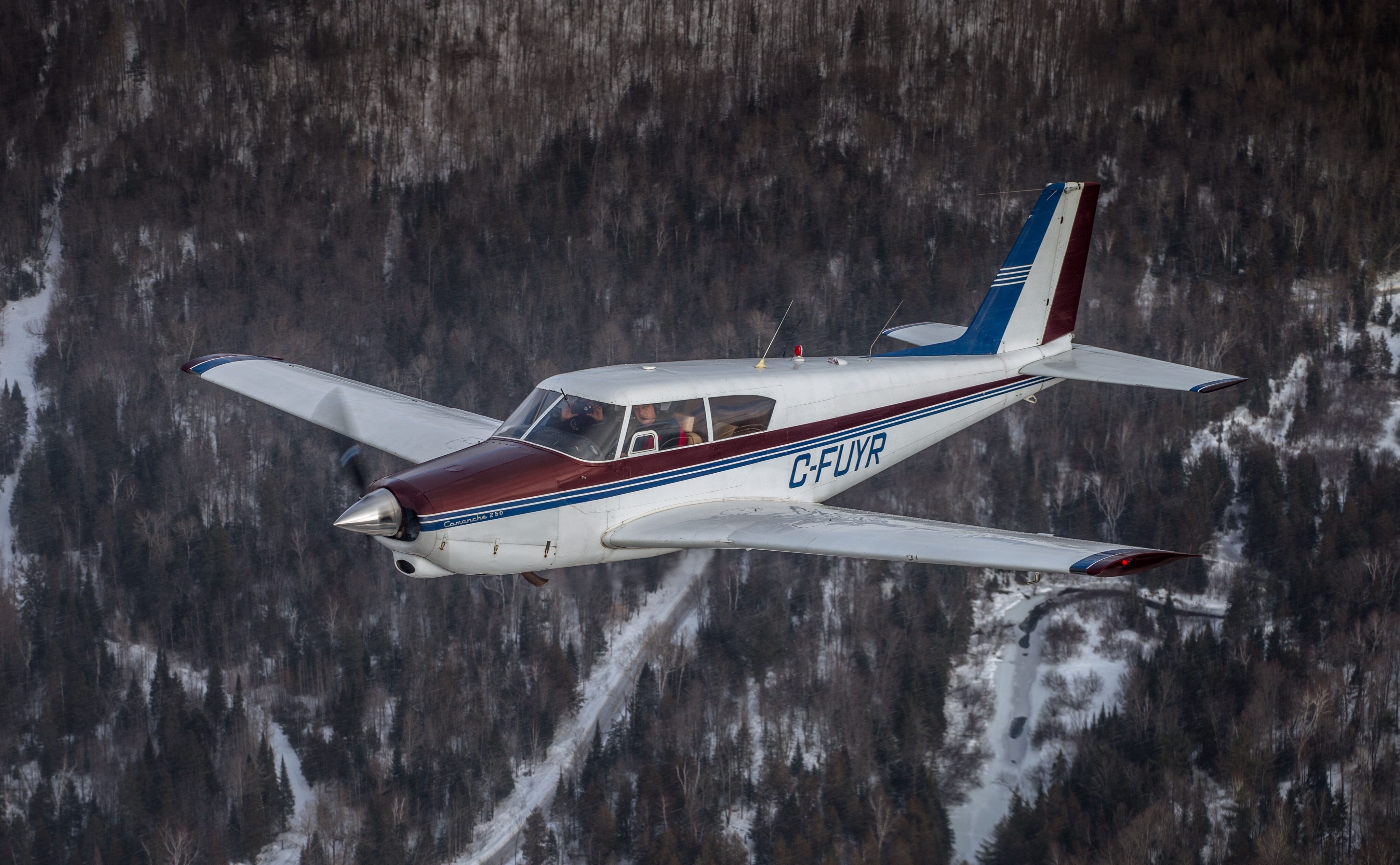 Piper PA-24 Comanche (C-FUYR)