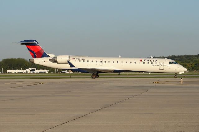 Canadair Regional Jet CRJ-700 (N614QX)