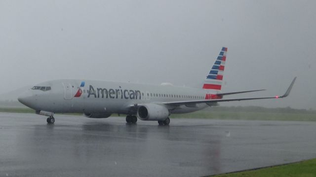 Boeing 737-800 (N832NN)