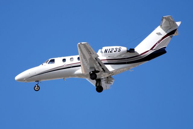 Embraer Phenom 300 (N123S) - N123S 2003 CESSNA 525 (525-0525)  Las Vegas - McCarran International (LAS / KLAS) USA - Nevada, October 1, 2010 Photo: TDelCoro