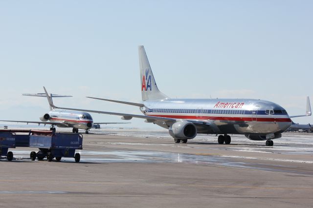 Boeing 737-800 (N909NN)