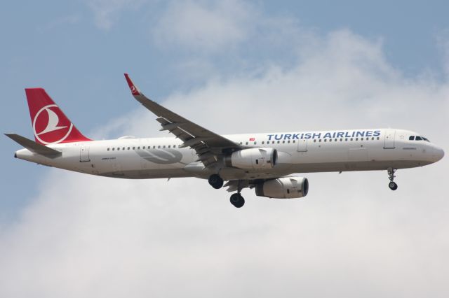 Airbus A321 (TC-JTJ)