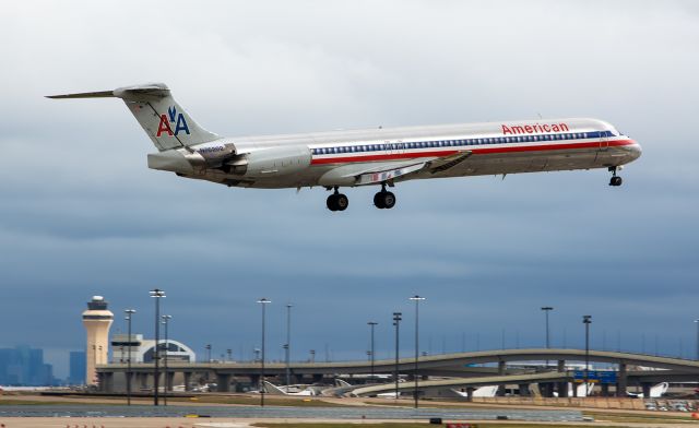 McDonnell Douglas MD-80 (N76202) - 10/23/2015 American N76202 MD-80 KDFW