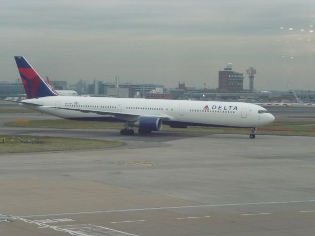 BOEING 767-400 (N835MH) - Delta N835MH as seen from Terminal 4 at London Heathrow.  January 03, 2011.