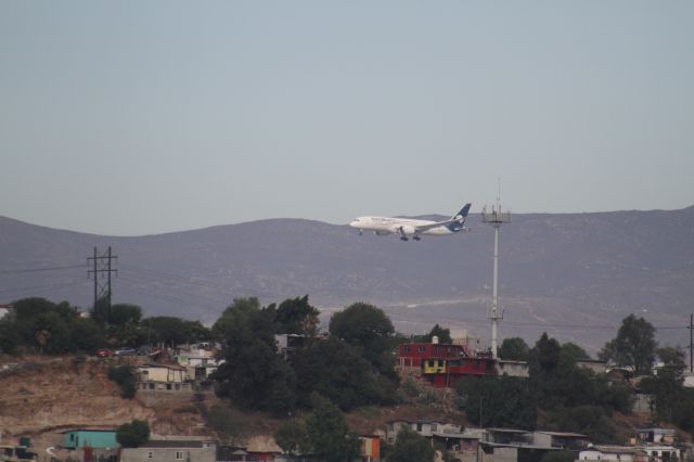 Boeing 787-8 (N966AM) - FINAL APPROACH 27 MMTJ