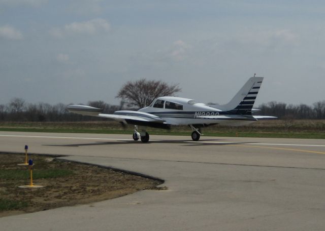 Cessna 310 (N1292G) - landing on RWY 5