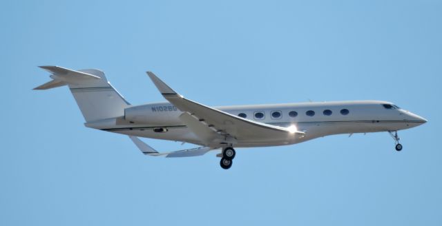 N102BG — - Private jet seconds before landing March 2018.