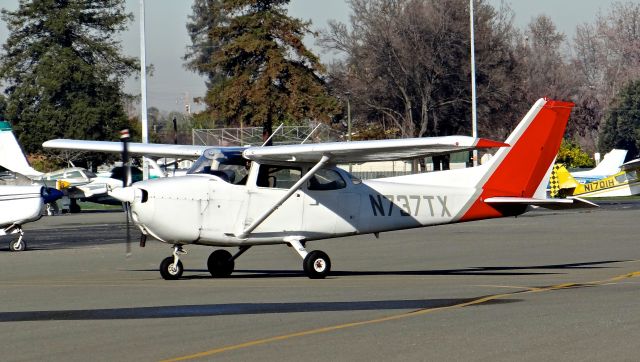 Cessna Skyhawk (N737TX)