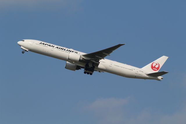 BOEING 777-300ER (JA738J)