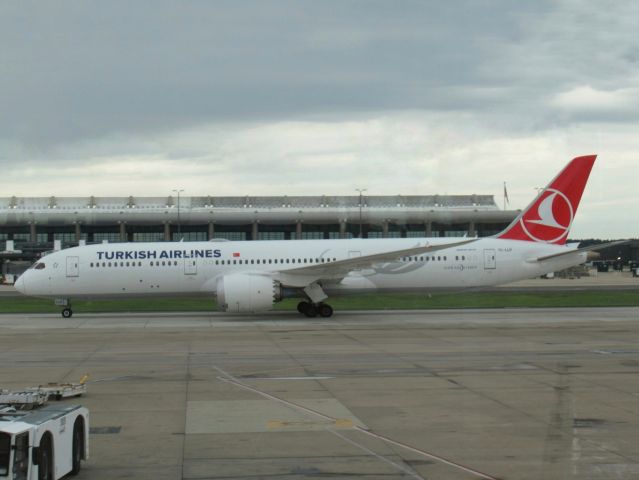 Boeing 787-9 Dreamliner (TC-LLP)