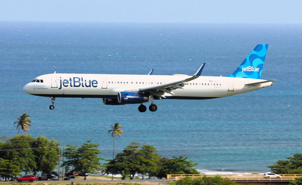 Airbus A321 (N968JT)