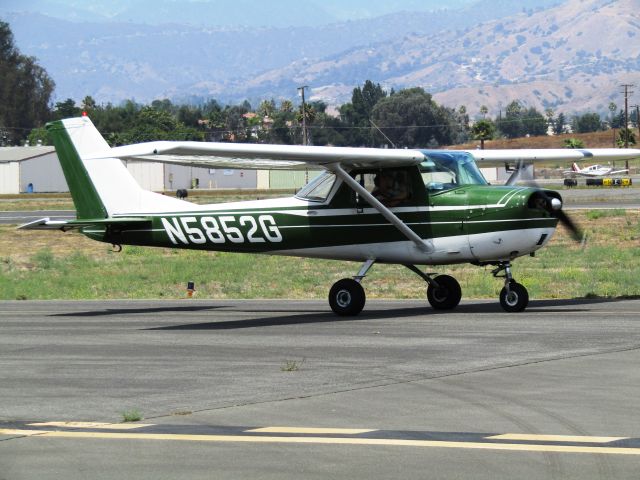 Cessna Commuter (N5852G) - Taxiing to RWY 26L