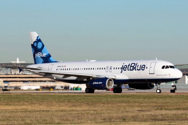 Airbus A320 (N644JB) - "Blue Loves Ya, Baby?" (12-13-2010)