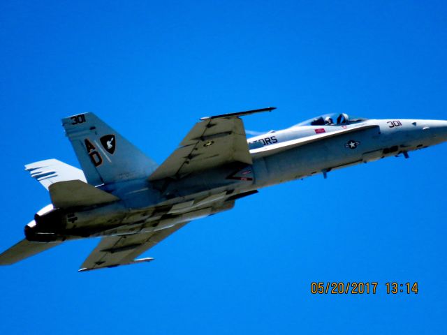 McDonnell Douglas FA-18 Hornet (76-3761)