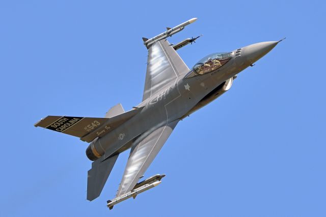 Lockheed F-16 Fighting Falcon —