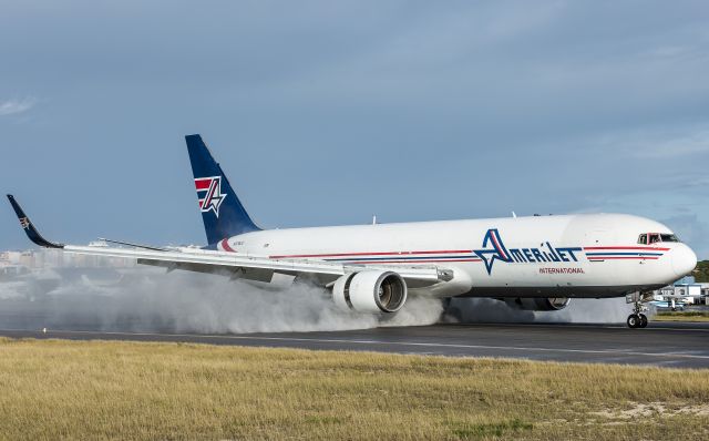 BOEING 767-300 (N378CX)