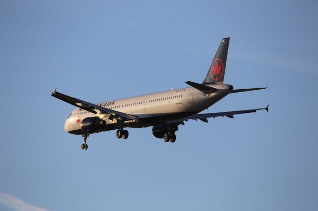 Airbus A321 (C-GJWI)