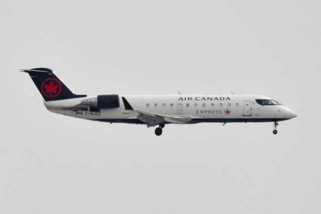 Canadair Regional Jet CRJ-200 (C-GJZZ)