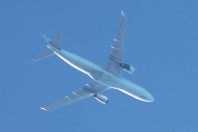 Airbus A330-300 (C-GHKR) - C-GHKR Airbus A-330 343 Air Canada AC822 De Montréal YUL. Vers Barcelona BCN. Altitude 5904 Mètres. Vitesse 739 KM/H. Survolant la ville de Lavaltrie QC. Le 27-05-2025 à 18:54.