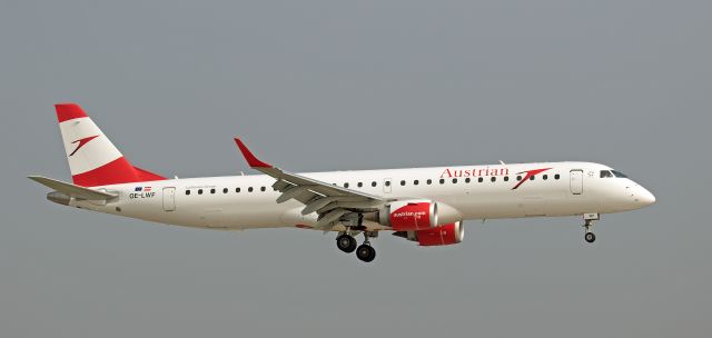 Embraer ERJ-190 (OE-LWF)