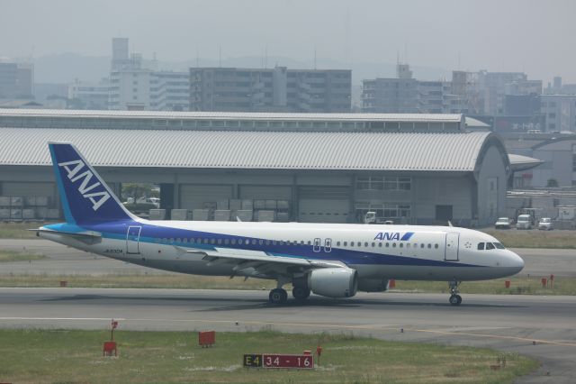 Airbus A320 (JA8304)