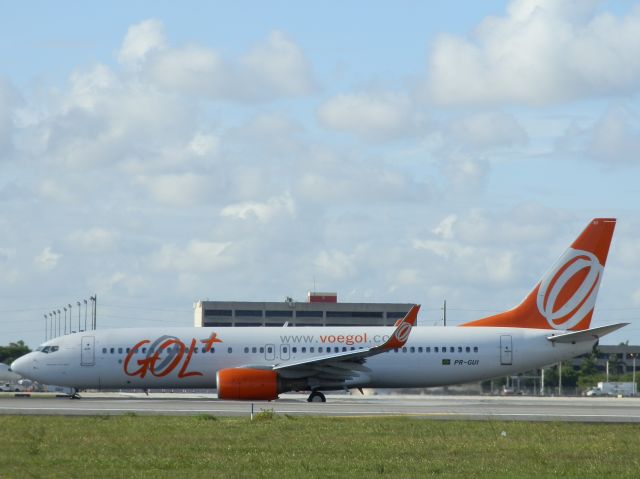 Boeing 737-800 (PR-GUI)