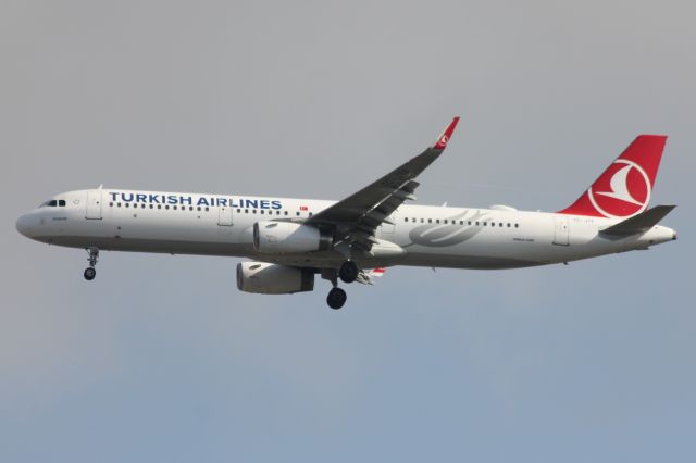 Airbus A321 (TC-JTF)