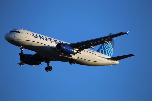 Airbus A320 (N482UA)
