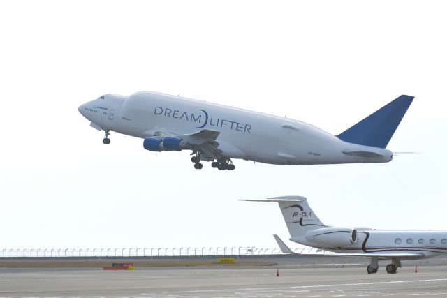 Boeing 747-400 (N718BA)