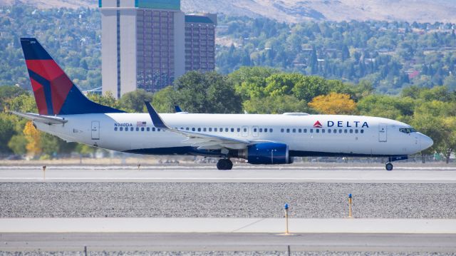 Boeing 737-800 (N380DA) - DAL1569 RNO-SLC