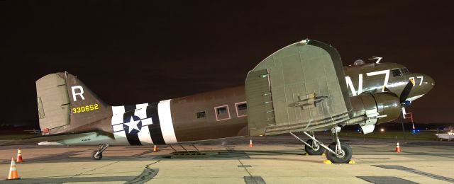 Douglas DC-3 (N345AB)