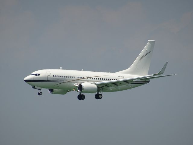 Boeing 737-800 (N977JG)