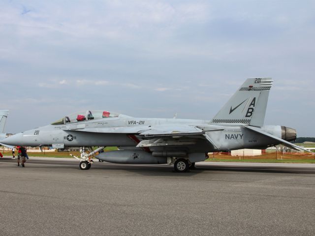 McDonnell Douglas FA-18 Hornet (16-6799)