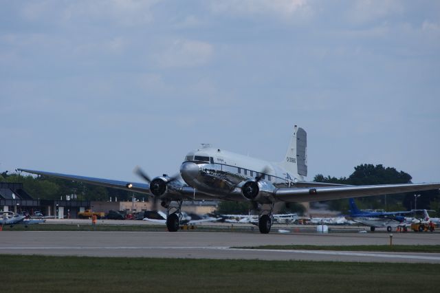 Douglas DC-3 (N47E)