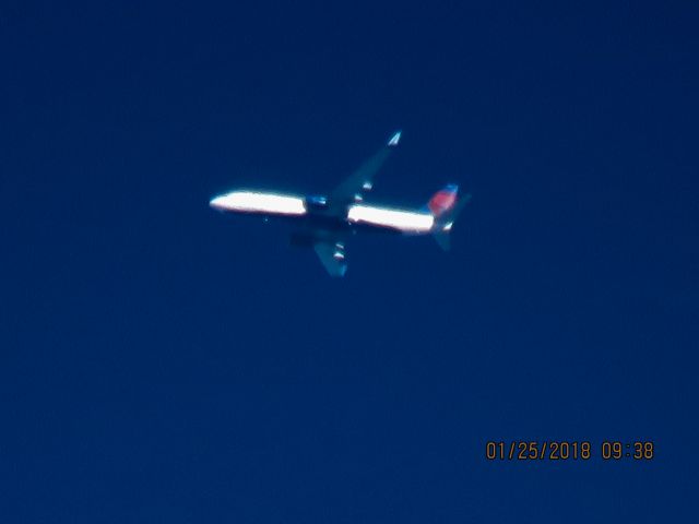 Boeing 737-800 (N3753)