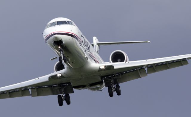 Canadair Regional Jet CRJ-200 (N618QX) - Landing 28L Portland Oregon. 4-25-09