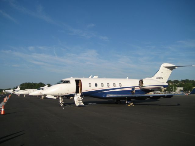 Bombardier Challenger 300 (LXJ511)