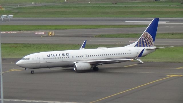 Boeing 737-800 (N16217) - Getting ready to go. Date - Nov 9, 2018