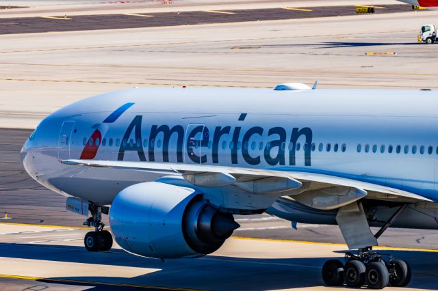 Boeing 777-200 (N770AN) - An American Airlines 777-200 taxiing at PHX on 2/10/23 during the Super Bowl rush. Taken with a Canon R7 and Tamron 70-200 G2 lens.