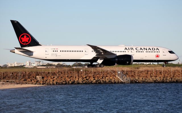 C-FVNB — - Taxiing to Rwy 34L