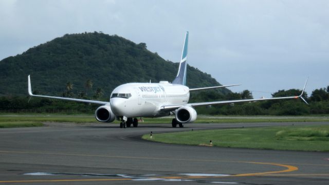 Boeing 737-800 (C-FYPB)