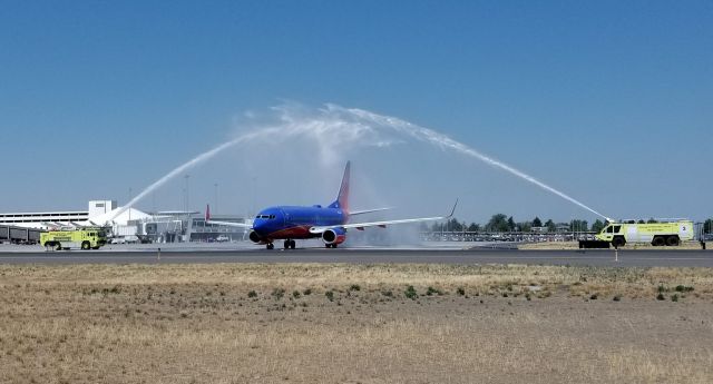 Boeing 737-700 (N949WN) - Flashback to last year when Southwest commenced its daily service to Sacremento